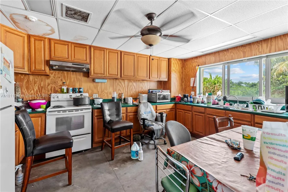 4077 SW 121st Ter Davie, FL 33330