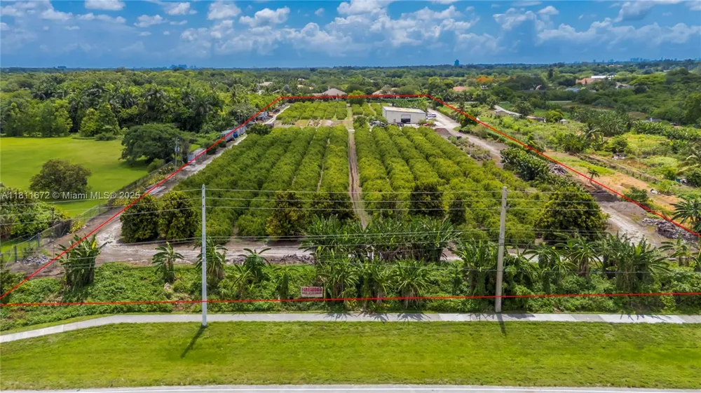 4077 SW 121st Ter Davie, FL 33330