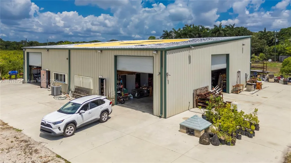4077 SW 121st Ter Davie, FL 33330