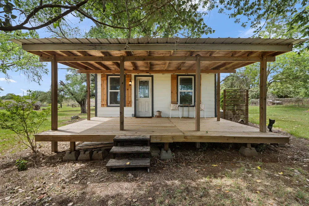 10843 Us Highway 90 W Harwood, TX 78632