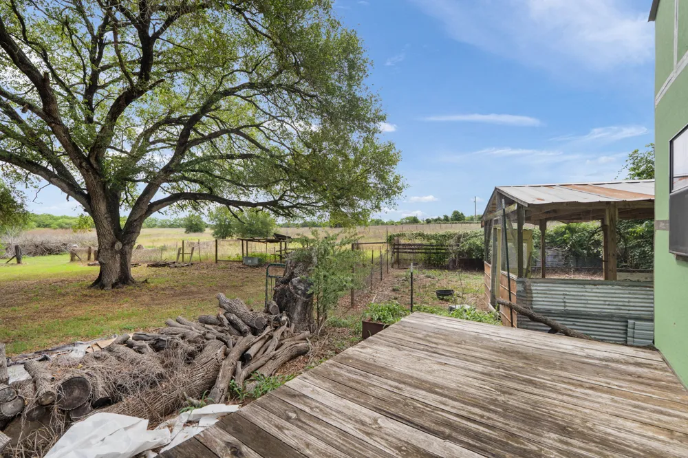 10843 Us Highway 90 W Harwood, TX 78632