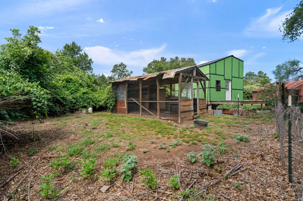 10843 Us Highway 90 W Harwood, TX 78632