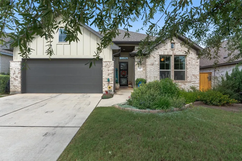 653 Coyote Creek Way Kyle, TX 78640