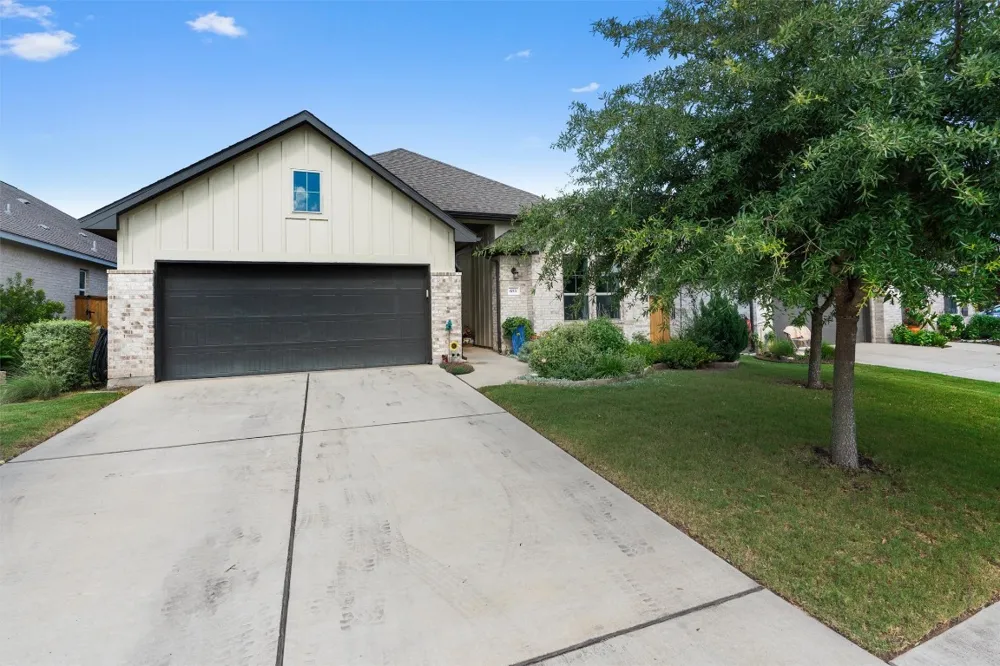 653 Coyote Creek Way Kyle, TX 78640