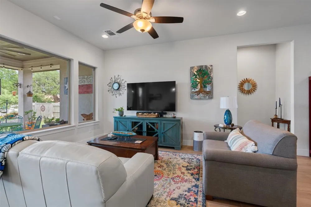 653 Coyote Creek Way Kyle, TX 78640