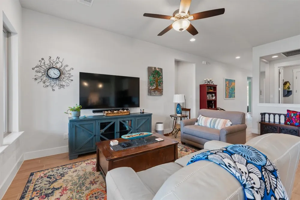 653 Coyote Creek Way Kyle, TX 78640