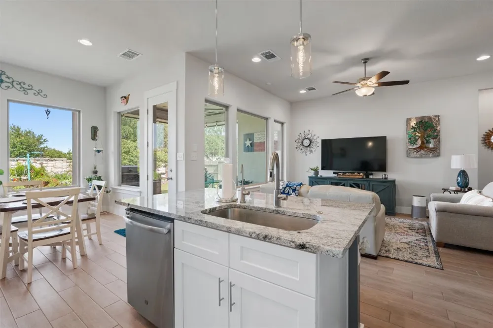 653 Coyote Creek Way Kyle, TX 78640