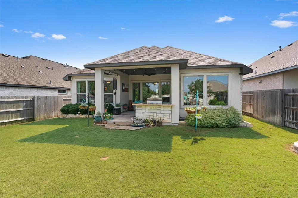 653 Coyote Creek Way Kyle, TX 78640