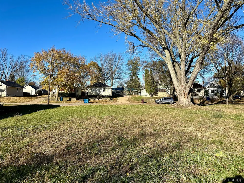 47 ALDEN AVENUE W Emmett Charter Township, MI 49014