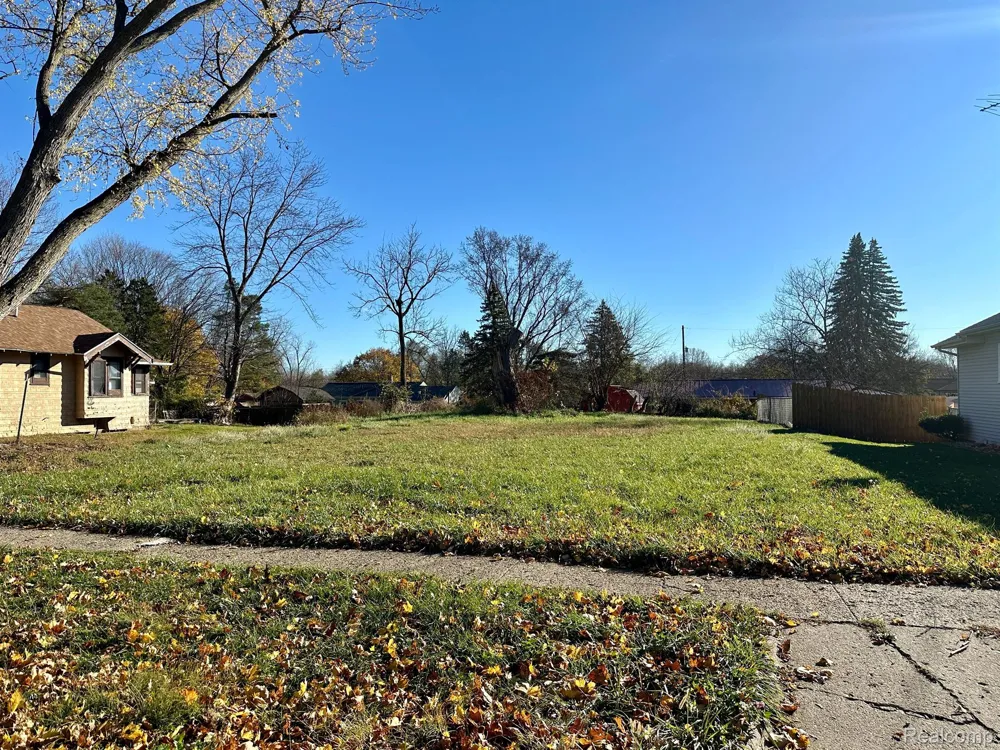 47 ALDEN AVENUE W Emmett Charter Township, MI 49014