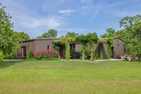 8417 Green Leaf Lane
