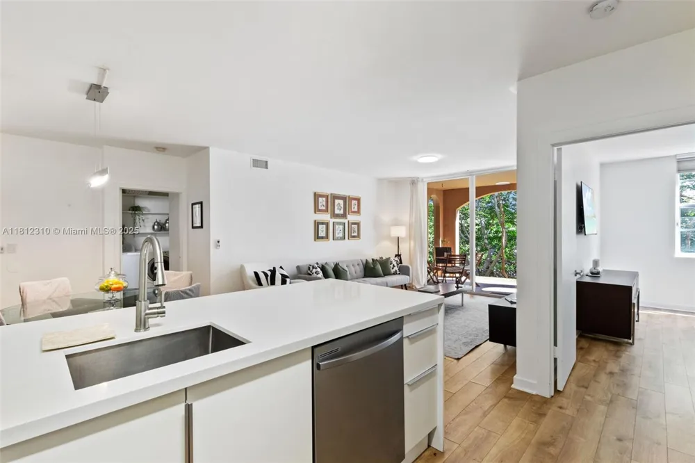 19999 E Country Club Dr #1106 Aventura, FL 33180