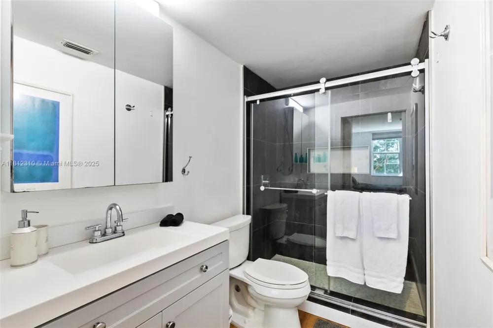 19999 E Country Club Dr #1106 Aventura, FL 33180