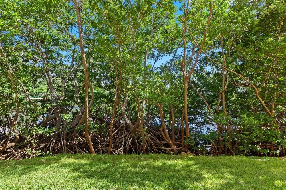 19999 E Country Club Dr #1106 Aventura, FL 33180