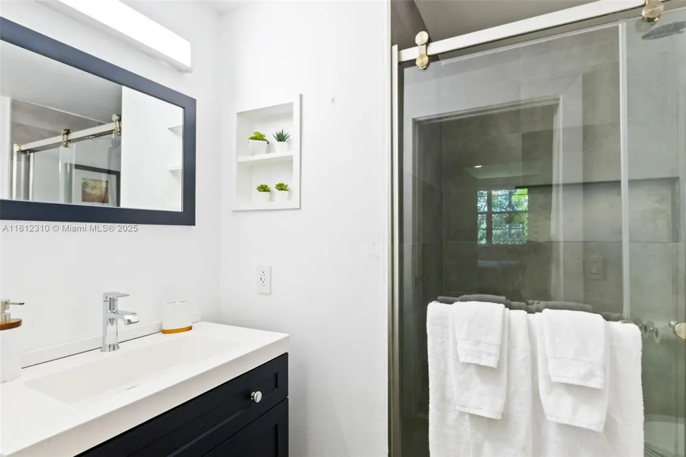 19999 E Country Club Dr #1106 Aventura, FL 33180