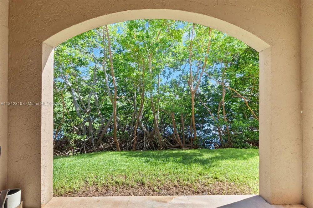 19999 E Country Club Dr #1106 Aventura, FL 33180