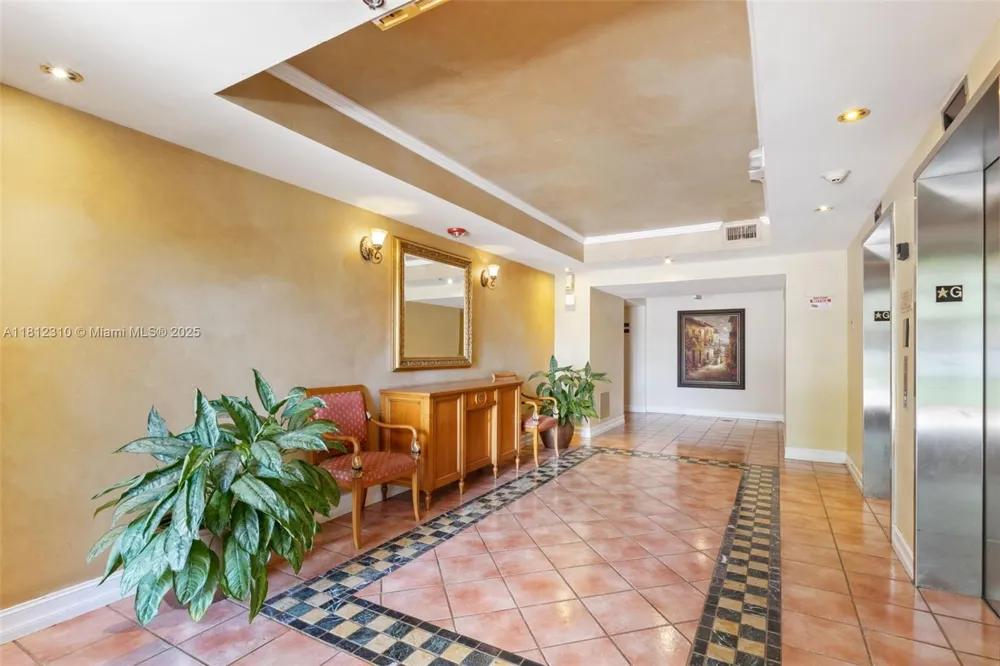 19999 E Country Club Dr #1106 Aventura, FL 33180