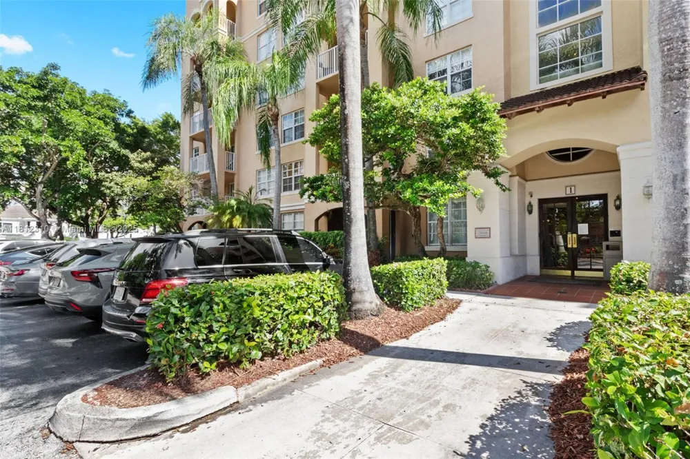 19999 E Country Club Dr #1106 Aventura, FL 33180