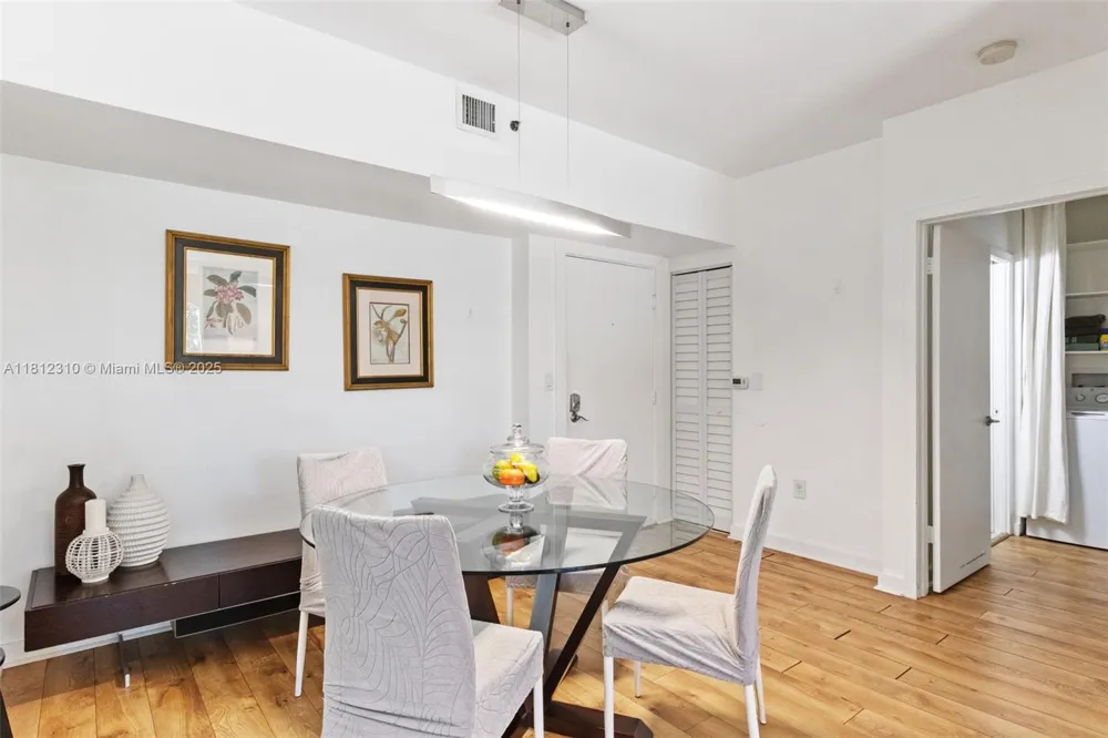 19999 E Country Club Dr #1106 Aventura, FL 33180