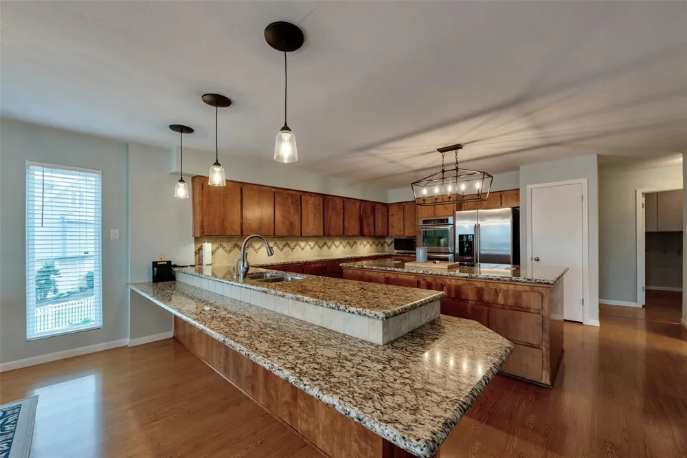 1327 Tiki Drive Tiki Island, TX 77554