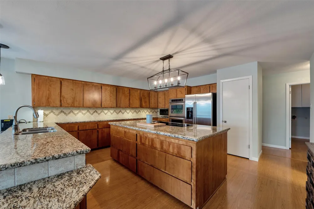 1327 Tiki Drive Tiki Island, TX 77554