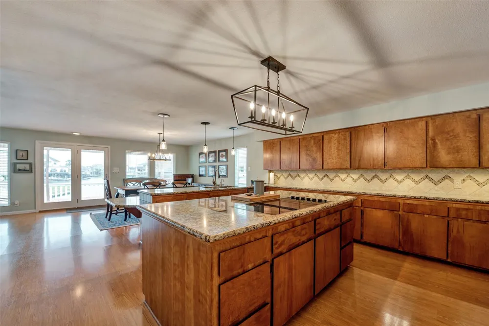 1327 Tiki Drive Tiki Island, TX 77554