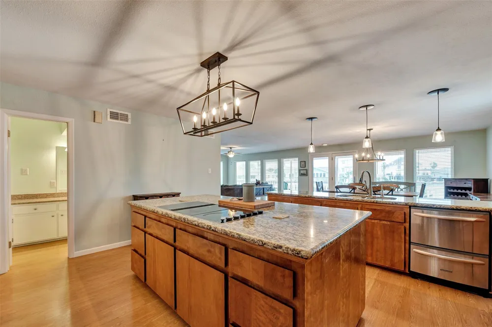 1327 Tiki Drive Tiki Island, TX 77554