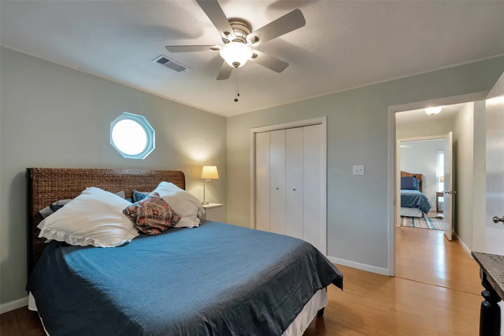 1327 Tiki Drive Tiki Island, TX 77554