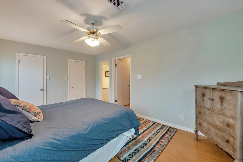 1327 Tiki Drive Tiki Island, TX 77554