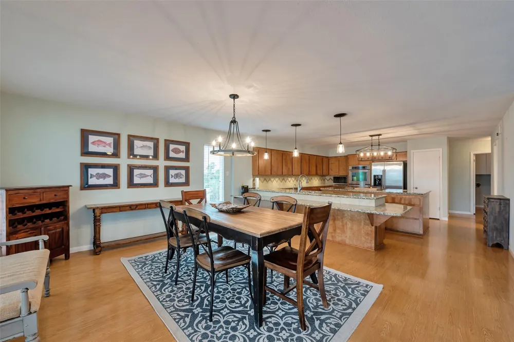 1327 Tiki Drive Tiki Island, TX 77554