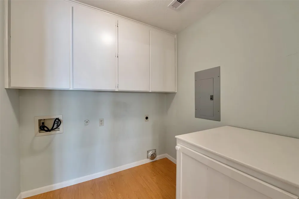 1327 Tiki Drive Tiki Island, TX 77554