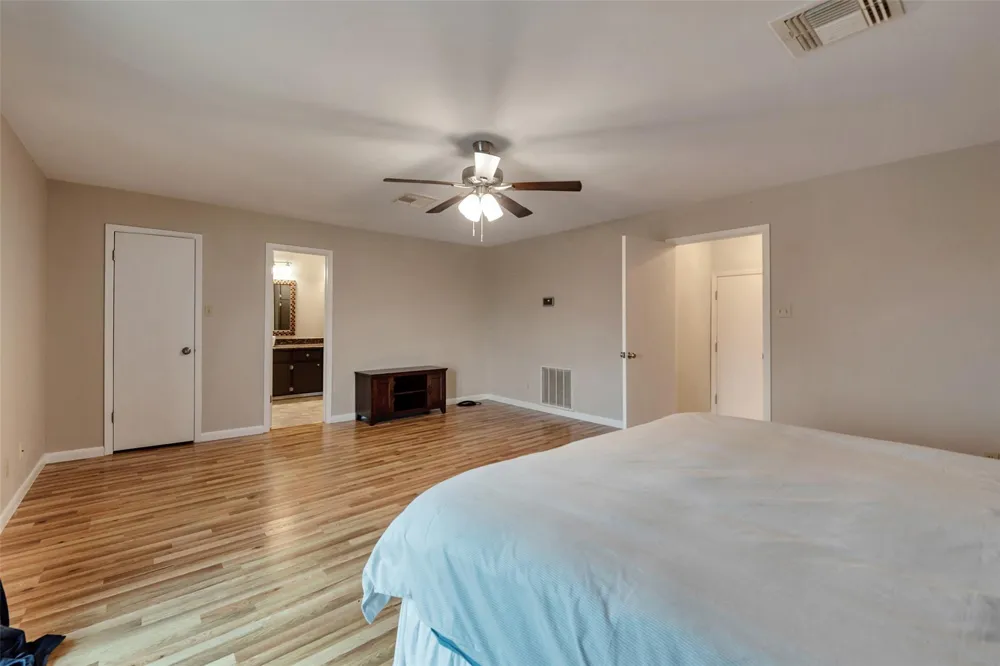 1327 Tiki Drive Tiki Island, TX 77554