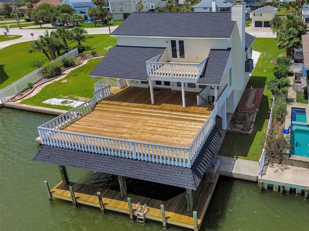 1327 Tiki Drive Tiki Island, TX 77554