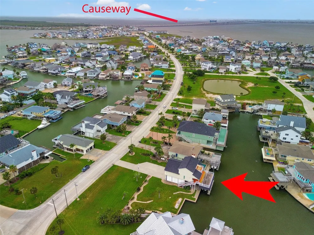 1327 Tiki Drive Tiki Island, TX 77554