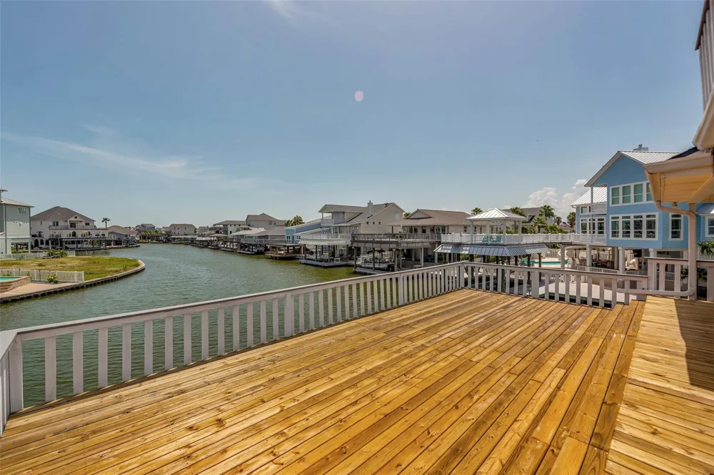 1327 Tiki Drive Tiki Island, TX 77554