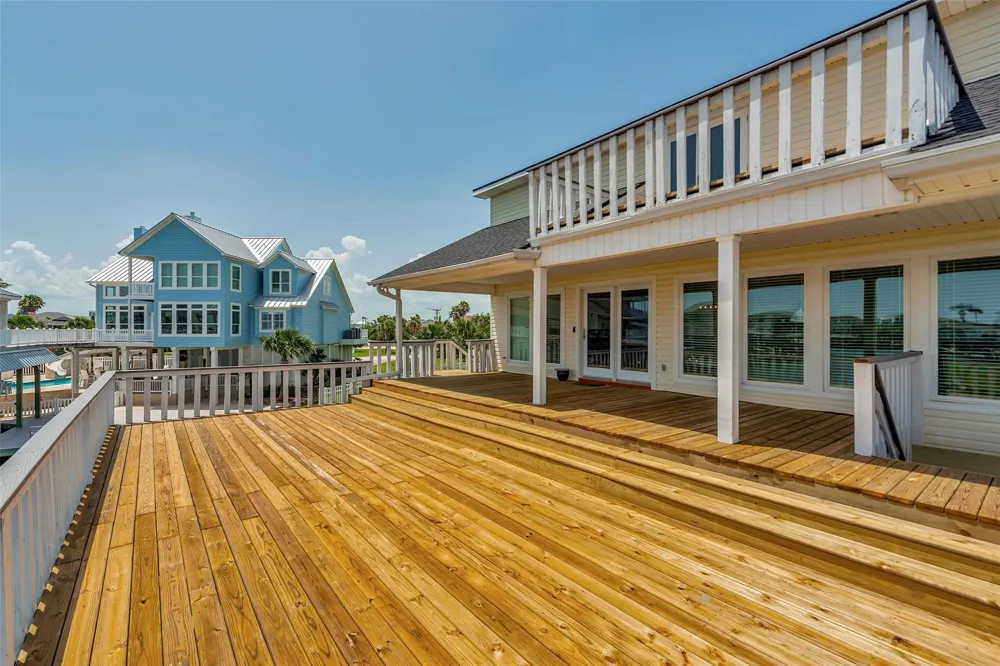 1327 Tiki Drive Tiki Island, TX 77554