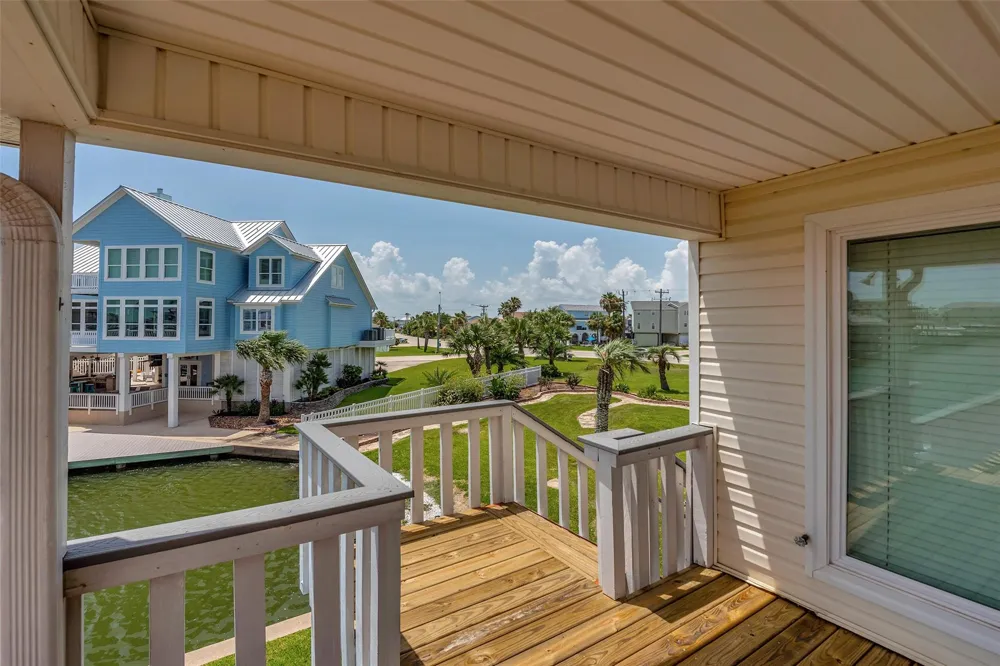 1327 Tiki Drive Tiki Island, TX 77554
