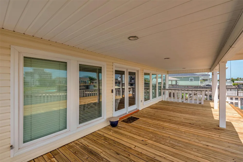 1327 Tiki Drive Tiki Island, TX 77554