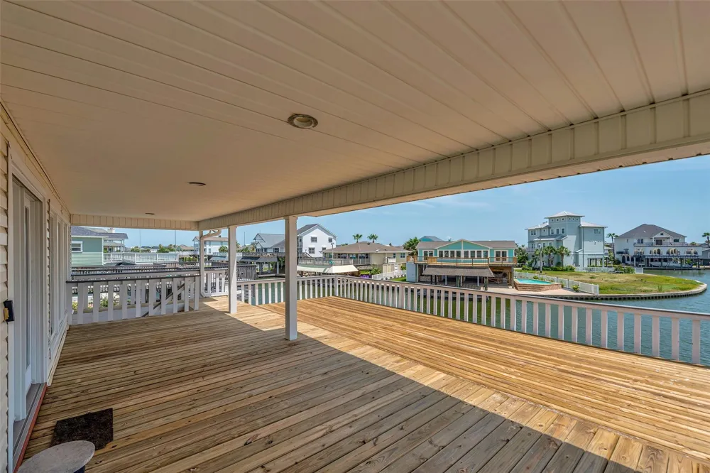 1327 Tiki Drive Tiki Island, TX 77554