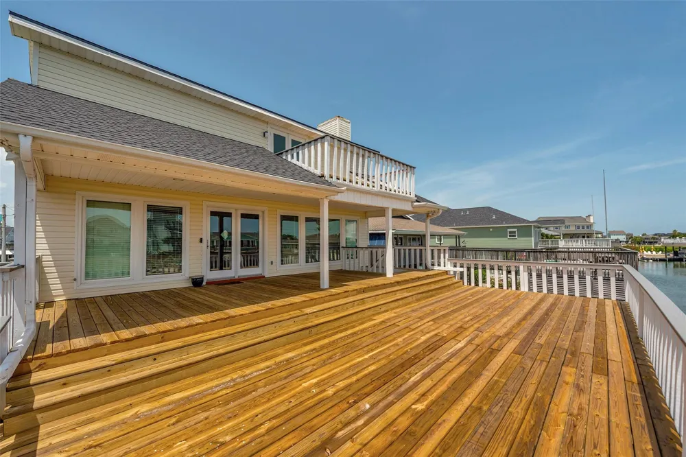 1327 Tiki Drive Tiki Island, TX 77554