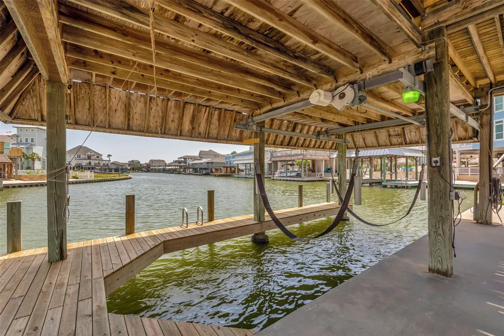 1327 Tiki Drive Tiki Island, TX 77554