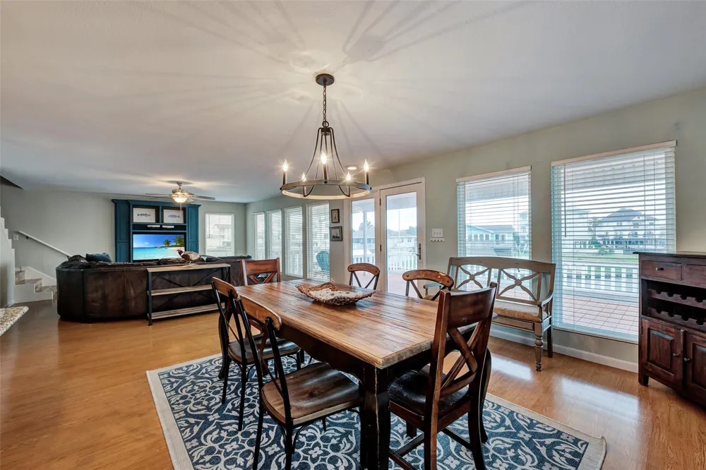 1327 Tiki Drive Tiki Island, TX 77554