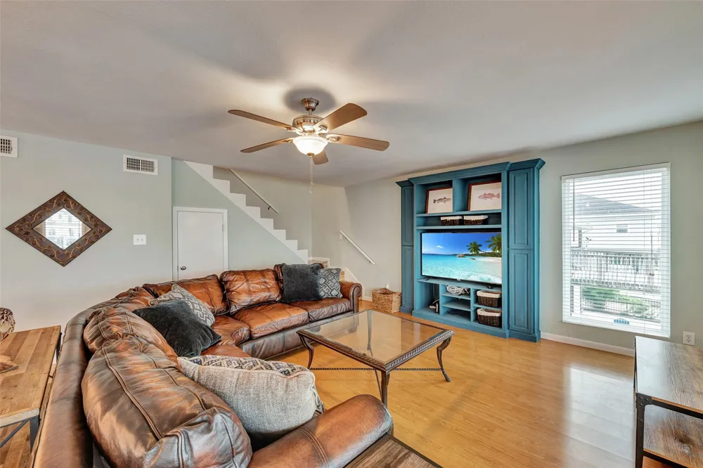 1327 Tiki Drive Tiki Island, TX 77554