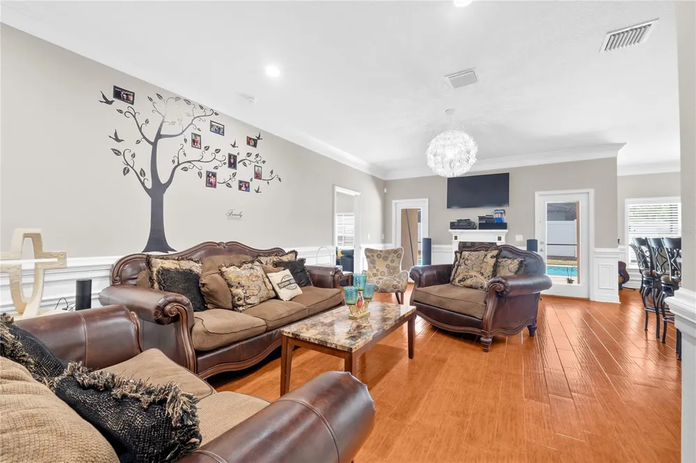 1201 LAVENDER JEWEL COURT Plant City, FL 33563