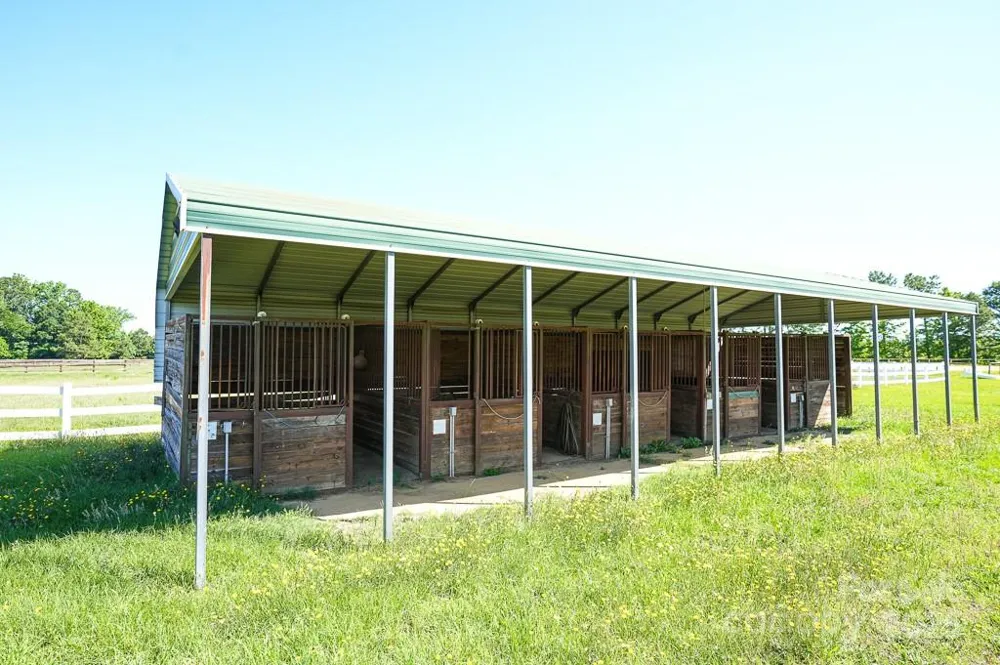 9167 Hasty Road Laurinburg, NC 28352