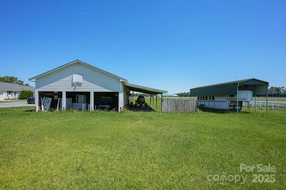 9167 Hasty Road Laurinburg, NC 28352