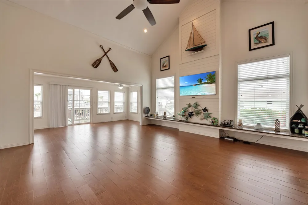 1302 Tiki Drive Tiki Island, TX 77554