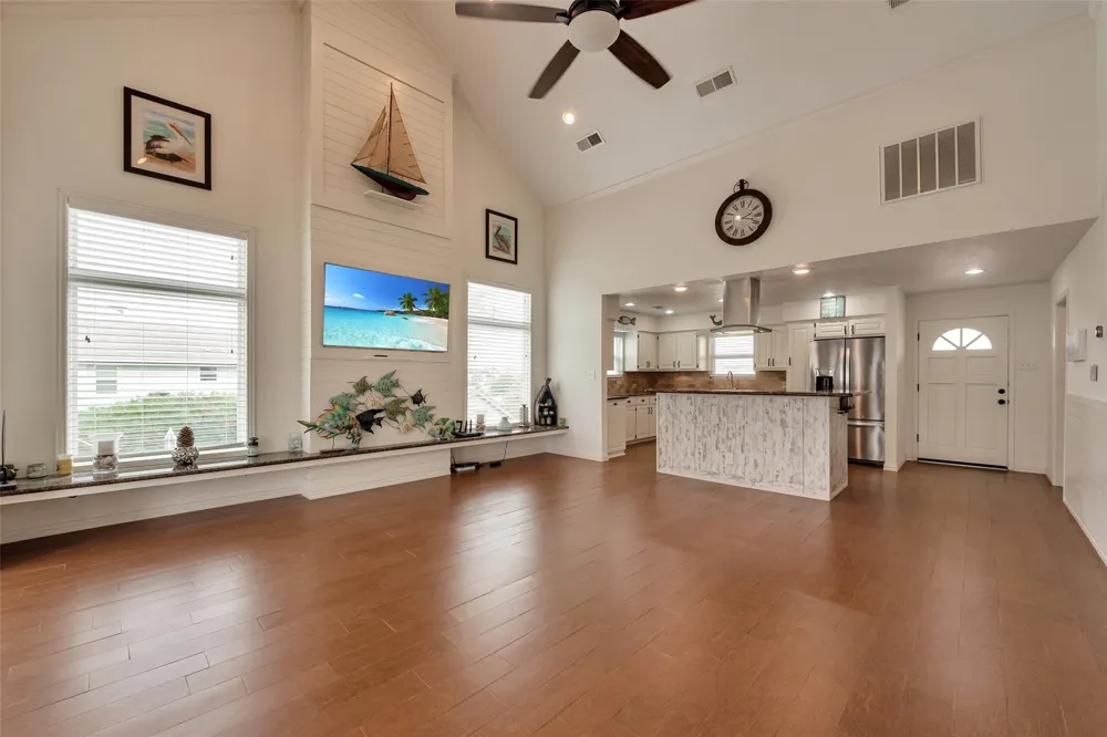 1302 Tiki Drive Tiki Island, TX 77554