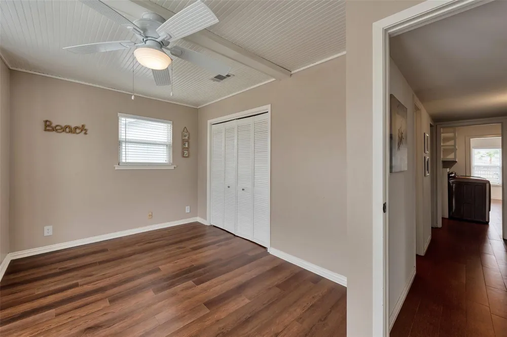 1302 Tiki Drive Tiki Island, TX 77554