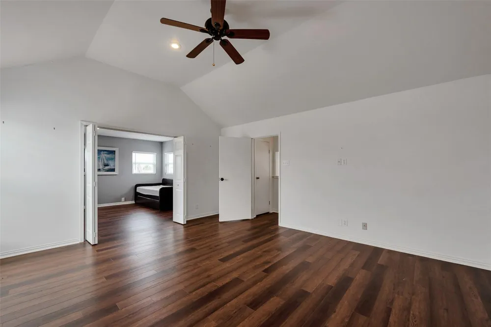 1302 Tiki Drive Tiki Island, TX 77554